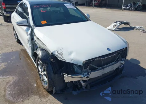 2016 Mercedes-Benz C 300 4Matic из США, поврежденный, VIN 55SWF4KB5GU109384